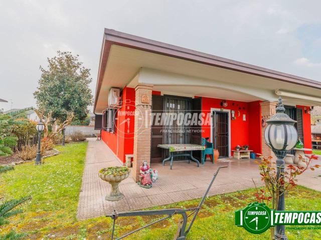 Villa in vendita a Vellezzo Bellini