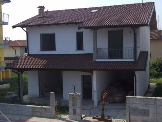 Villa in vendita a Vellezzo Bellini PV