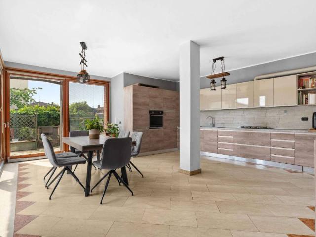 Villa in vendita a Vellezzo Bellini PV