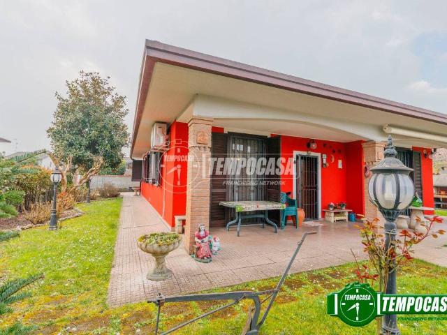 Villa in vendita a Vellezzo Bellini PV