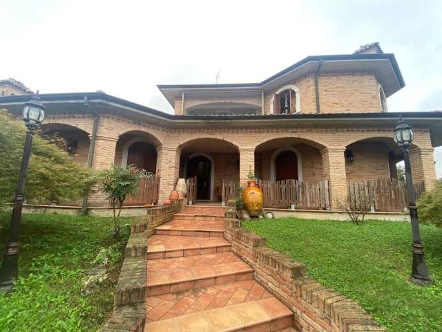 Villa in vendita a Vellezzo Bellini PV