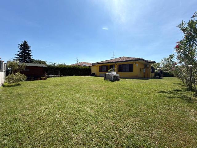Villa in vendita a Vellezzo Bellini PV