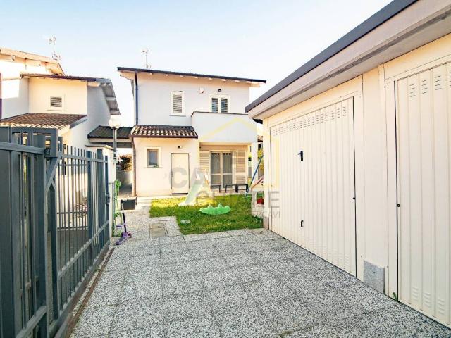 Villa in vendita a Vellezzo Bellini PV