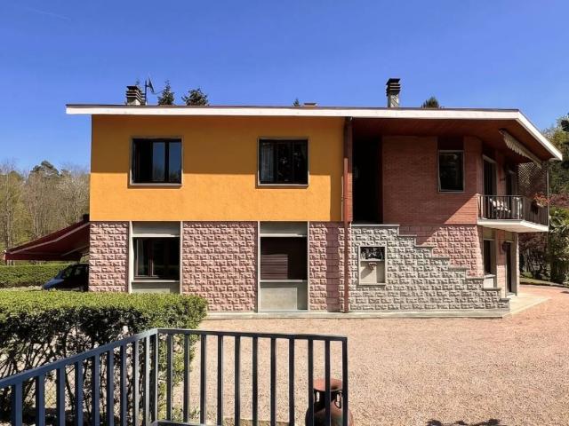 Villa in vendita a Venegono Superiore VA