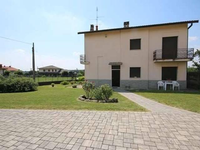Villa in vendita a Veniano CO