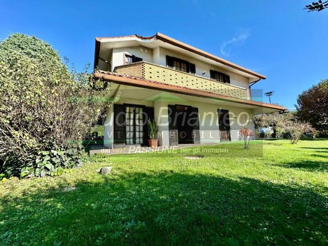 Villa in vendita a Verano Brianza MB