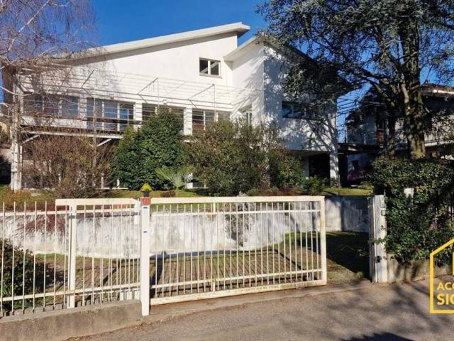 Villa in vendita a Vergiate VA