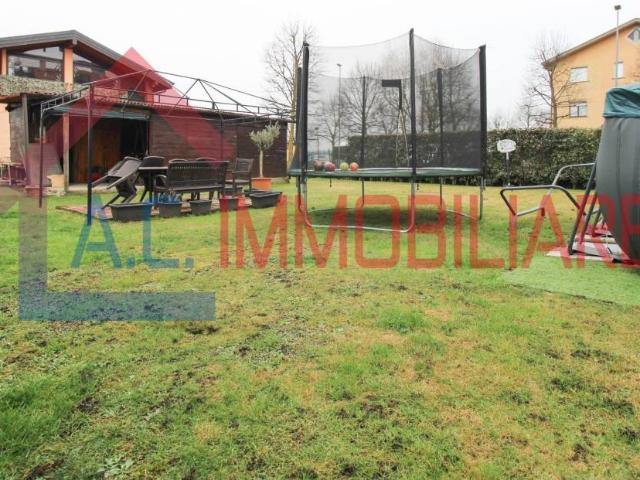 Villa in vendita a Vergiate VA