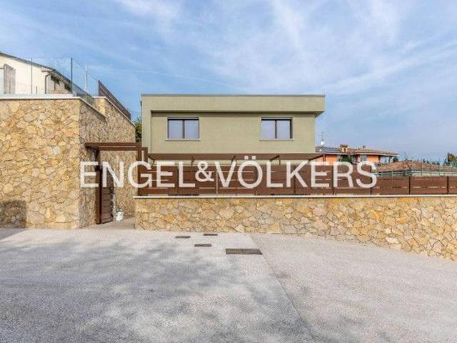 Villa in vendita a Verona