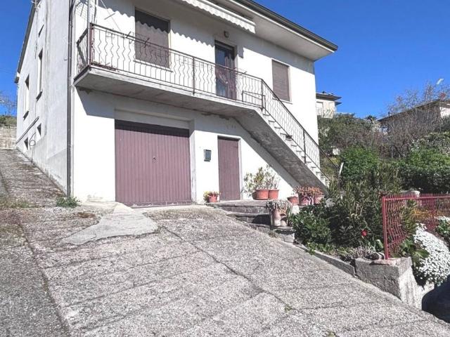 Villa in vendita a Vernasca PC