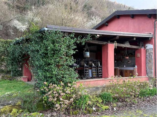 Villa in vendita a Vernio PO