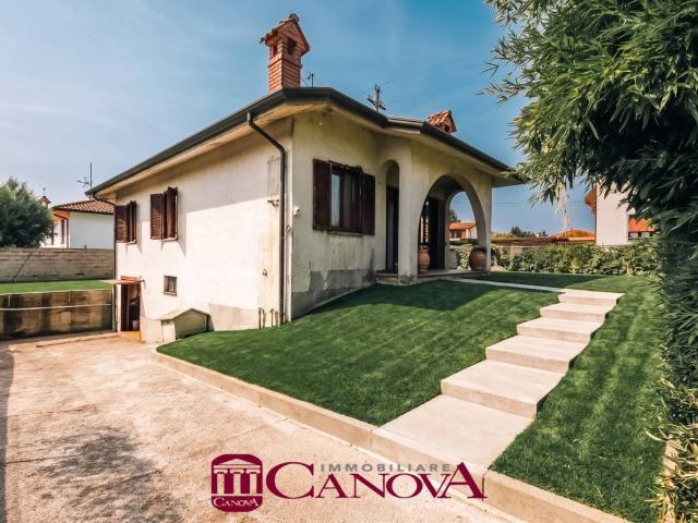 Villa in vendita a Vertemate con Minoprio CO