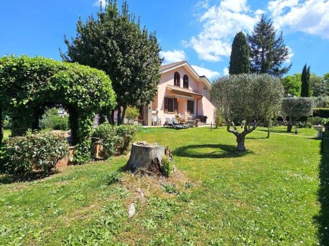 Villa in vendita a Viterbo viale fiume