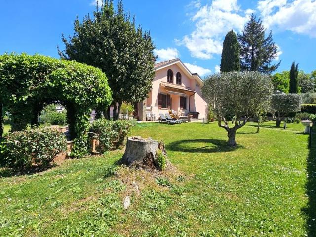 Villa in vendita a Viterbo VT
