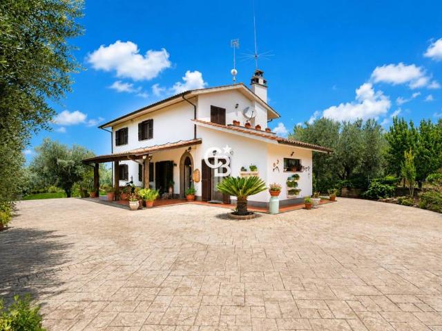 Villa in vendita a Viterbo VT
