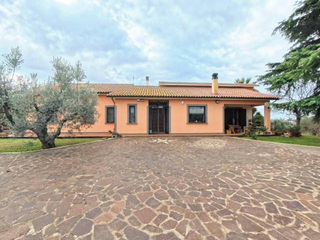 Villa in vendita a Viterbo VT