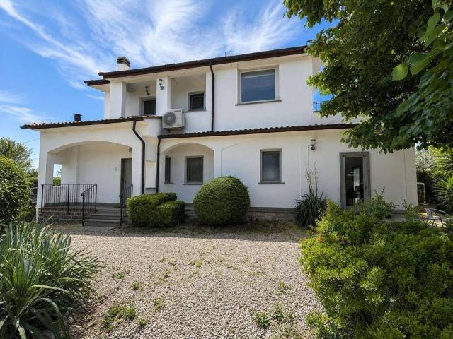 Villa in vendita a Viterbo VT