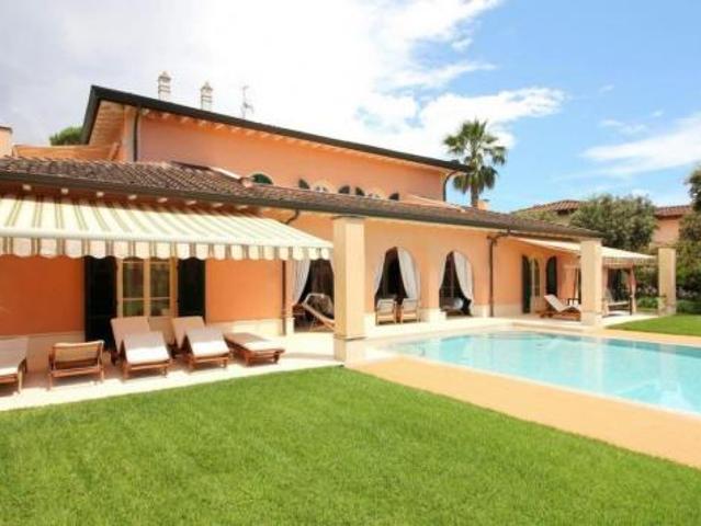 Villa in vendita a Vittoria Apuana Forte dei Marmi 455 mq Rif: 1407537