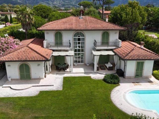 Villa in vendita a Vittoria Apuana, Forte dei Marmi