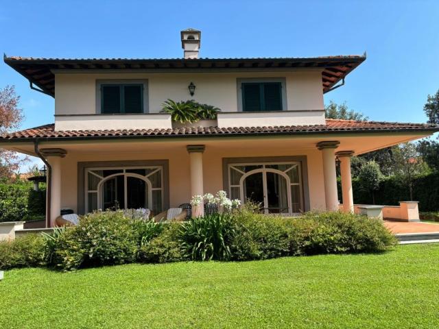 Villa in vendita a Vittoria Apuana, Forte dei Marmi
