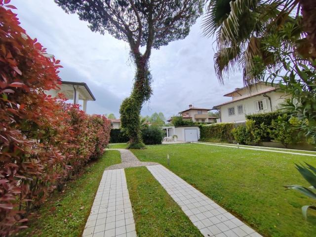 Villa in vendita a Vittoria Apuana, Forte dei Marmi