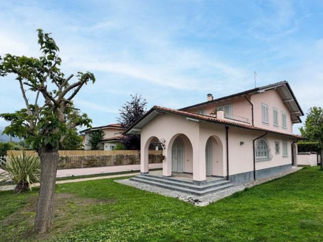 Villa in vendita a Vittoria Apuana, Forte dei Marmi