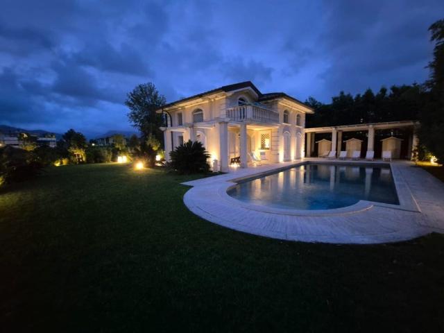 Villa in vendita a Vittoria Apuana, Forte dei Marmi
