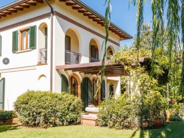 Villa in vendita a Vittoria Apuana, Forte dei Marmi
