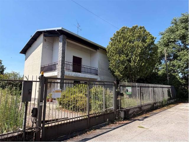 Villa in vendita a Vizzola Ticino VA