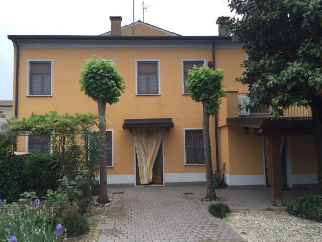 Villa in vendita a Viadana MN