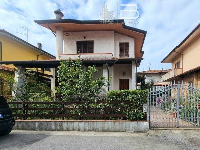 Villa in vendita a Viareggio LU