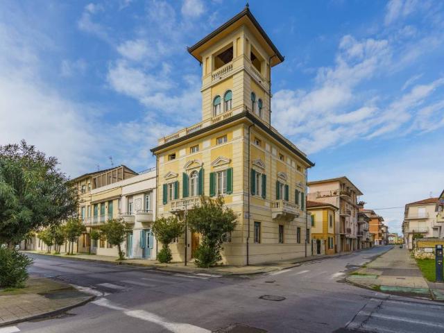 Villa in vendita a Viareggio LU