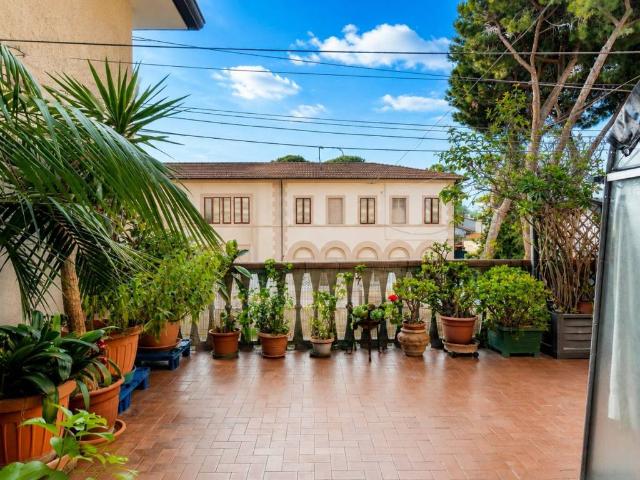 Villa in vendita a Viareggio LU