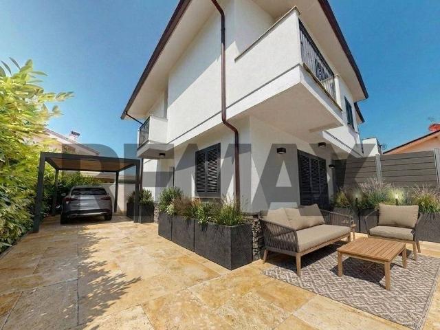 Villa in vendita a Viareggio LU