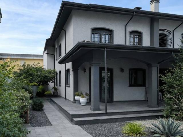 Villa in vendita a Viareggio LU
