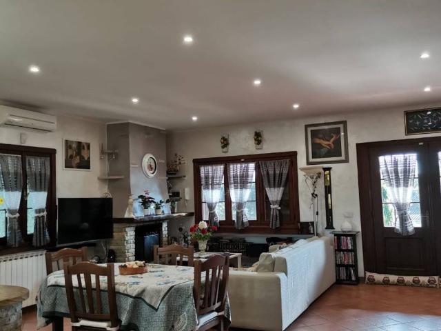 Villa in vendita a Viareggio LU