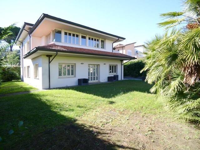 Villa in vendita a Viareggio LU
