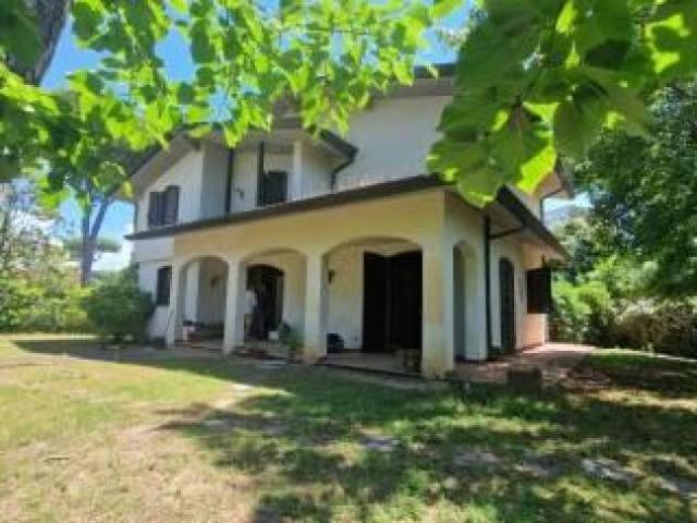 Villa in vendita a Viareggio 280 mq Rif: 1423026