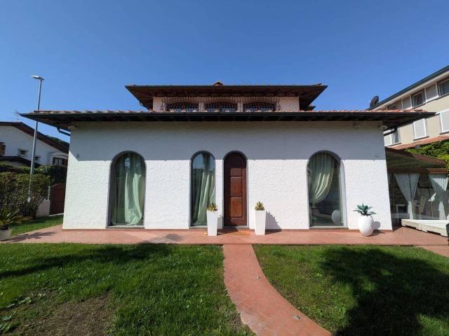 Villa in vendita a Viareggio