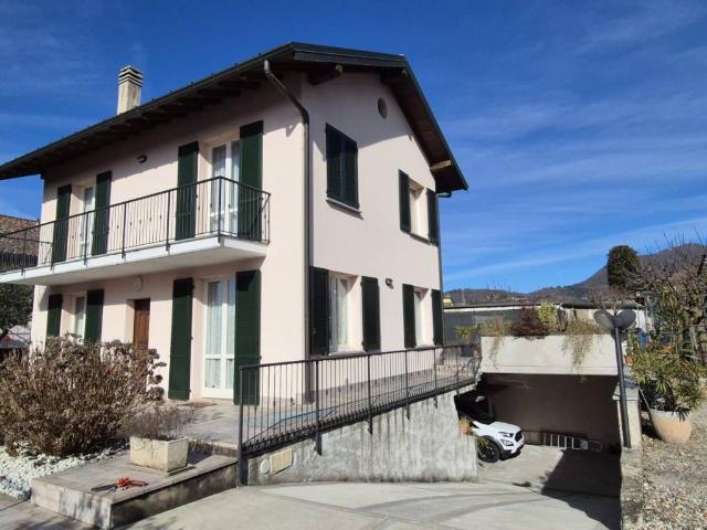 Villa in vendita a Viggiù VA