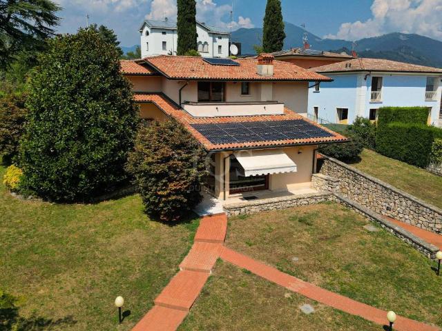 Villa in vendita a Villongo BG