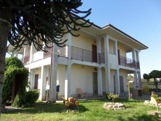 Villa in vendita a Villata