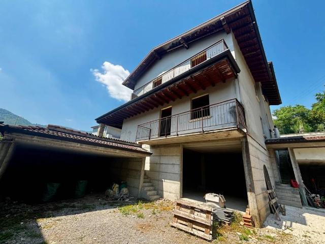 Villa in vendita a Villa Carcina BS