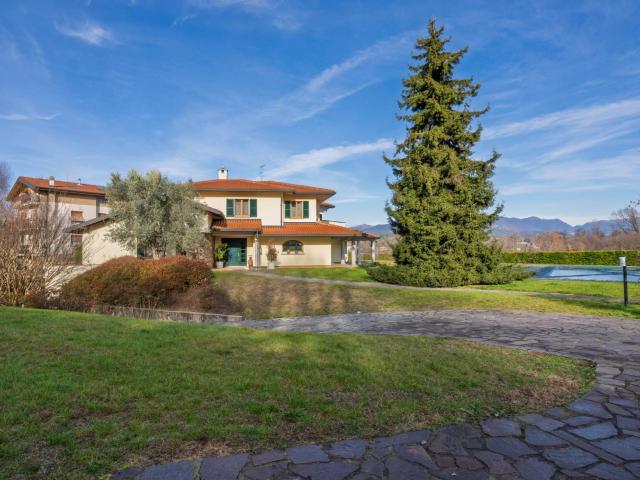 Villa in vendita a Villa Guardia 410m² Villa Guardia