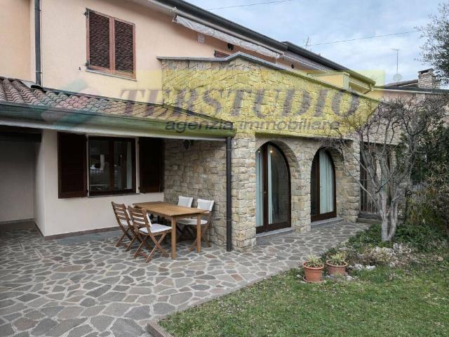 Villa in vendita a Villa d'Adda