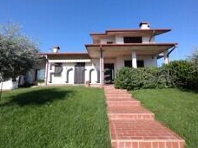 Villa in vendita a Villafranca Di Verona