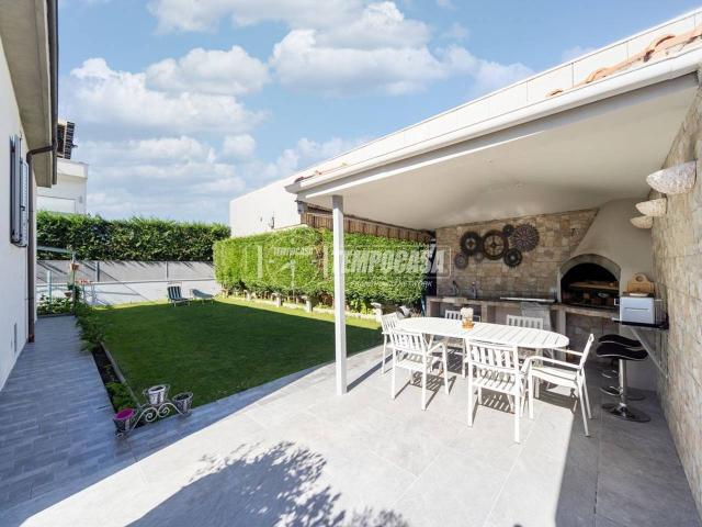 Villa in vendita a Villasanta