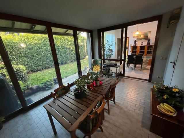 Villa in vendita a Villasanta MB