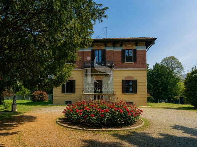 VILLA in VENDITA a VIMERCATE di 9 vani