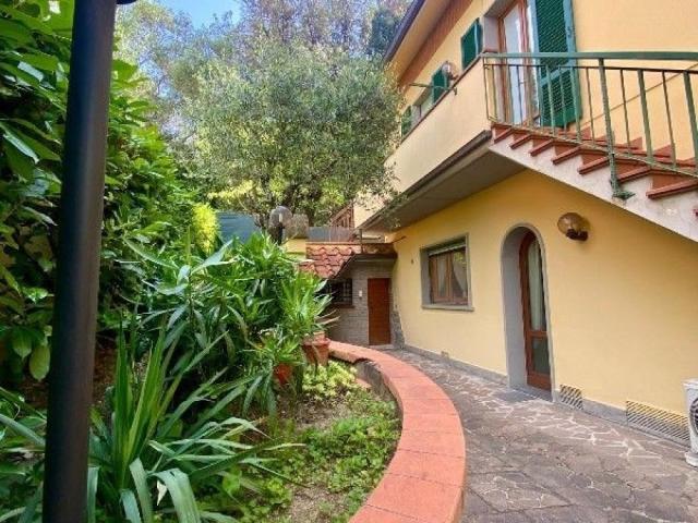 VILLA in VENDITA a VINCI Sovigliana di 9 vani